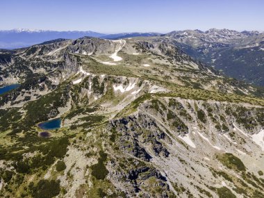 Bulgaristan 'ın Granchar Gölü yakınlarındaki Rila Dağı' nın İnanılmaz Yaz Manzarası