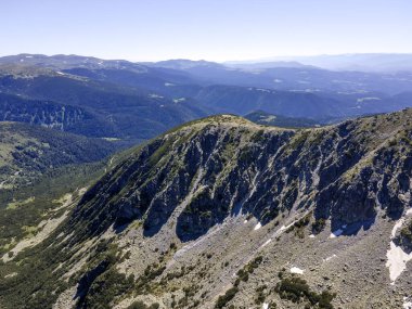Bulgaristan 'ın Granchar Gölü yakınlarındaki Rila Dağı' nın İnanılmaz Yaz Manzarası