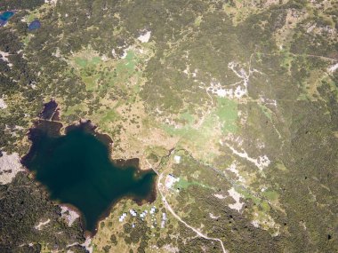 Bulgaristan 'ın Granchar Gölü yakınlarındaki Rila Dağı' nın İnanılmaz Yaz Manzarası