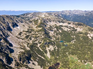 Bulgaristan 'ın Granchar Gölü yakınlarındaki Rila Dağı' nın İnanılmaz Yaz Manzarası