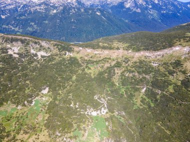 Bulgaristan 'ın Granchar Gölü yakınlarındaki Rila Dağı' nın İnanılmaz Yaz Manzarası