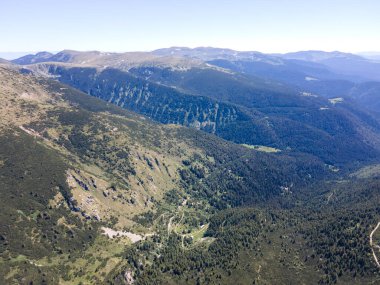 Bulgaristan 'ın Granchar Gölü yakınlarındaki Rila Dağı' nın İnanılmaz Yaz Manzarası