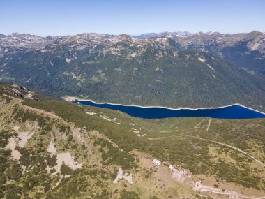 Bulgaristan 'ın Granchar Gölü yakınlarındaki Rila Dağı' nın İnanılmaz Yaz Manzarası