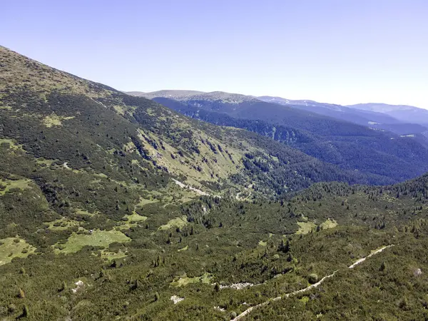 Bulgaristan 'ın Granchar Gölü yakınlarındaki Rila Dağı' nın İnanılmaz Yaz Manzarası