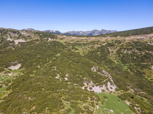 Bulgaristan 'ın Granchar Gölü yakınlarındaki Rila Dağı' nın İnanılmaz Yaz Manzarası