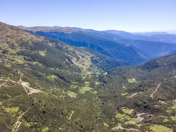 Bulgaristan 'ın Granchar Gölü yakınlarındaki Rila Dağı' nın İnanılmaz Yaz Manzarası
