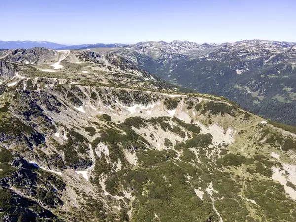 Bulgaristan 'ın Granchar Gölü yakınlarındaki Rila Dağı' nın İnanılmaz Yaz Manzarası