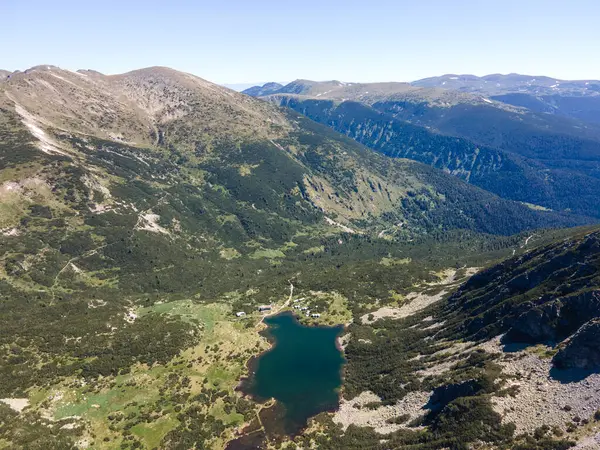 Bulgaristan 'ın Granchar Gölü yakınlarındaki Rila Dağı' nın İnanılmaz Yaz Manzarası