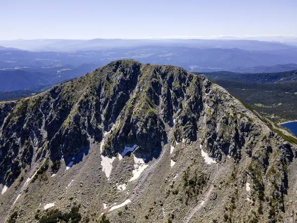 Bulgaristan 'ın Granchar Gölü yakınlarındaki Rila Dağı' nın İnanılmaz Yaz Manzarası