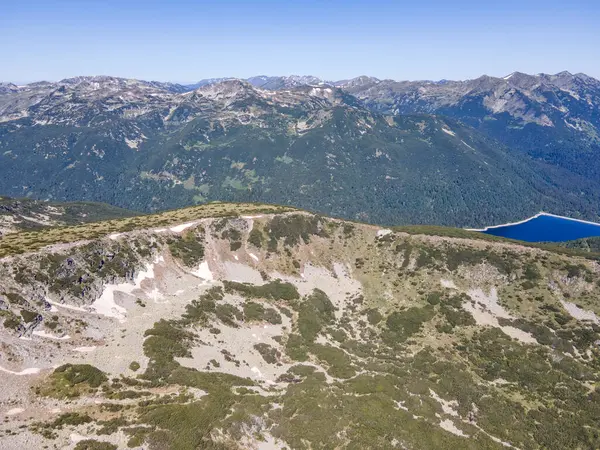 Bulgaristan 'ın Granchar Gölü yakınlarındaki Rila Dağı' nın İnanılmaz Yaz Manzarası