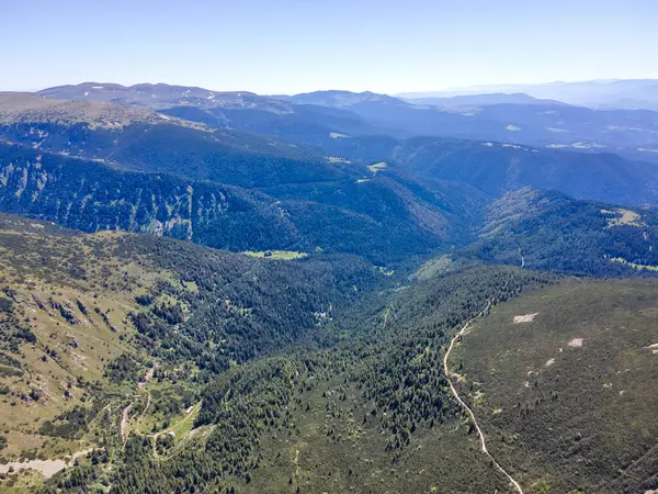 Bulgaristan 'ın Granchar Gölü yakınlarındaki Rila Dağı' nın İnanılmaz Yaz Manzarası