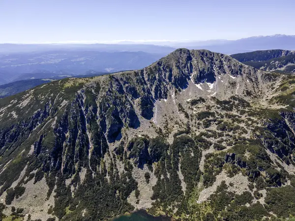 Bulgaristan 'ın Granchar Gölü yakınlarındaki Rila Dağı' nın İnanılmaz Yaz Manzarası