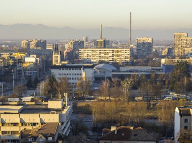 Bulgaristan 'ın Nebet Tepe tepesinden Filibe kentinin şaşırtıcı Günbatımı Panoraması