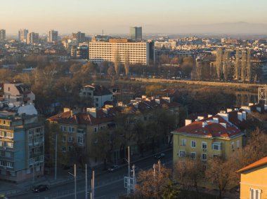 Bulgaristan 'ın Nebet Tepe tepesinden Filibe kentinin şaşırtıcı Günbatımı Panoraması