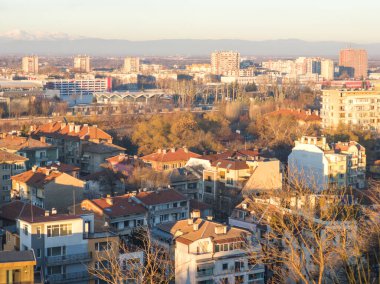 Bulgaristan 'ın Nebet Tepe tepesinden Filibe kentinin şaşırtıcı Günbatımı Panoraması