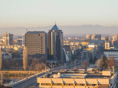 Bulgaristan 'ın Nebet Tepe tepesinden Filibe kentinin şaşırtıcı Günbatımı Panoraması