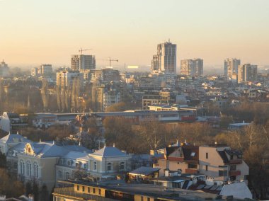 Bulgaristan 'ın Nebet Tepe tepesinden Filibe kentinin şaşırtıcı Günbatımı Panoraması