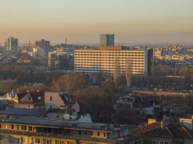 Bulgaristan 'ın Nebet Tepe tepesinden Filibe kentinin şaşırtıcı Günbatımı Panoraması