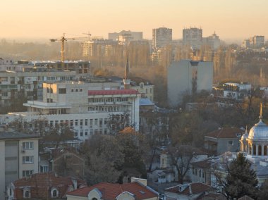 Bulgaristan 'ın Nebet Tepe tepesinden Filibe kentinin şaşırtıcı Günbatımı Panoraması