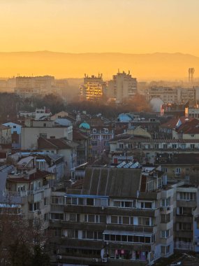 Bulgaristan 'ın Nebet Tepe tepesinden Filibe kentinin şaşırtıcı Günbatımı Panoraması