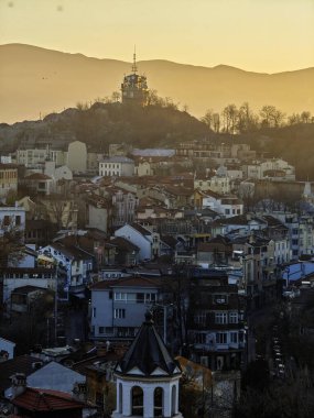 Bulgaristan 'ın Nebet Tepe tepesinden Filibe kentinin şaşırtıcı Günbatımı Panoraması