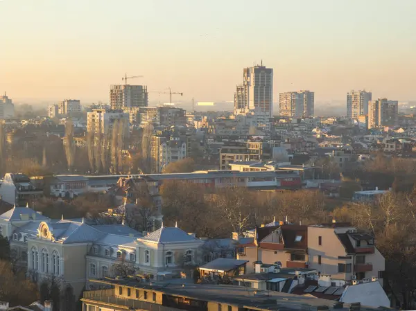 Bulgaristan 'ın Nebet Tepe tepesinden Filibe kentinin şaşırtıcı Günbatımı Panoraması