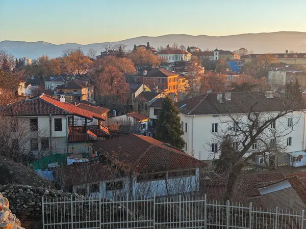 Bulgaristan 'ın Nebet Tepe tepesinden Filibe kentinin şaşırtıcı Günbatımı Panoraması