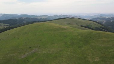 Bulgaristan 'ın Balkan Dağları' ndaki Kobilini Şatosu 'nun (Mare Duvarları) İnanılmaz Havacılık Yazı Manzarası