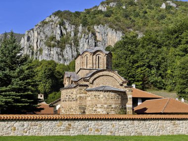 Sırbistan 'ın St. John İlahiyatçısı Ortaçağ Poganovo Manastırı' nın şaşırtıcı manzarası