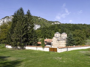 Sırbistan 'ın St. John İlahiyatçısı Ortaçağ Poganovo Manastırı' nın şaşırtıcı manzarası