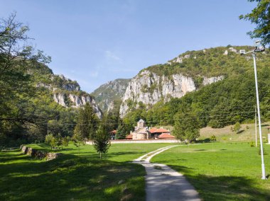 Sırbistan 'ın St. John İlahiyatçısı Ortaçağ Poganovo Manastırı' nın şaşırtıcı manzarası