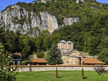 Sırbistan 'ın St. John İlahiyatçısı Ortaçağ Poganovo Manastırı' nın şaşırtıcı manzarası