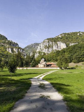 Sırbistan 'ın St. John İlahiyatçısı Ortaçağ Poganovo Manastırı' nın şaşırtıcı manzarası