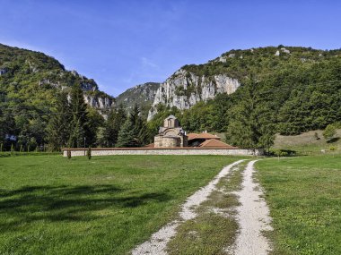 Sırbistan 'ın St. John İlahiyatçısı Ortaçağ Poganovo Manastırı' nın şaşırtıcı manzarası