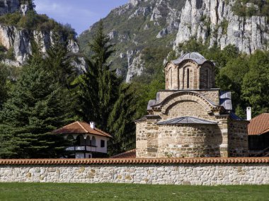 Sırbistan 'ın St. John İlahiyatçısı Ortaçağ Poganovo Manastırı' nın şaşırtıcı manzarası