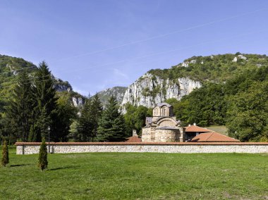 Sırbistan 'ın St. John İlahiyatçısı Ortaçağ Poganovo Manastırı' nın şaşırtıcı manzarası