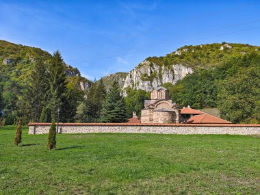 Sırbistan 'ın St. John İlahiyatçısı Ortaçağ Poganovo Manastırı' nın şaşırtıcı manzarası