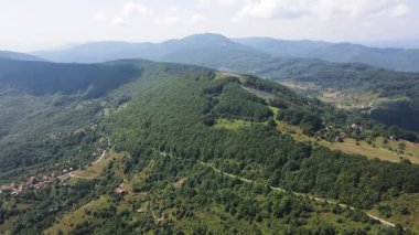 Bulgaristan 'ın Pernik Bölgesi, Kamenititsa zirvesi yakınlarındaki Erul Dağı' nın Hava Sahası