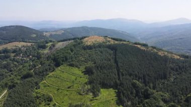 Bulgaristan 'ın Pernik Bölgesi, Kamenititsa zirvesi yakınlarındaki Erul Dağı' nın Hava Sahası