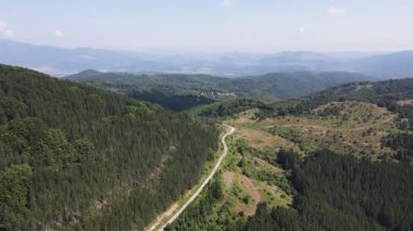 Bulgaristan 'ın Pernik Bölgesi, Kamenititsa zirvesi yakınlarındaki Erul Dağı' nın Hava Sahası