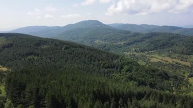 Bulgaristan 'ın Pernik Bölgesi, Kamenititsa zirvesi yakınlarındaki Erul Dağı' nın Hava Sahası