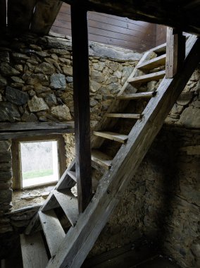 Bulgaristan 'ın Blagoevgrad bölgesinde şeytanlarla dolu bir manastır olan Aziz George' a adanmış Ortaçağ Churilovo manastırı.