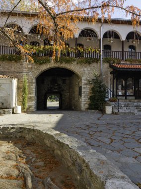 Bulgaristan 'ın Filibe Bölgesi' ndeki Ortaçağ Bachkovo Manastırı Manastırı 'nın sonbahar manzarası