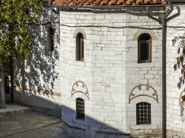 Bulgaristan 'ın Filibe Bölgesi' ndeki Ortaçağ Bachkovo Manastırı Manastırı 'nın sonbahar manzarası