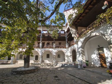 Bulgaristan 'ın Filibe Bölgesi' ndeki Ortaçağ Bachkovo Manastırı Manastırı 'nın sonbahar manzarası