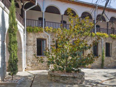 Bulgaristan 'ın Filibe Bölgesi' ndeki Ortaçağ Bachkovo Manastırı Manastırı 'nın sonbahar manzarası