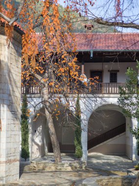 Bulgaristan 'ın Filibe Bölgesi' ndeki Ortaçağ Bachkovo Manastırı Manastırı 'nın sonbahar manzarası