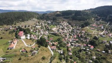 Bulgaristan 'ın Filibe Bölgesi, Otantik 19. yüzyıl evleriyle Lilkovo Köyü' nün inanılmaz manzarası