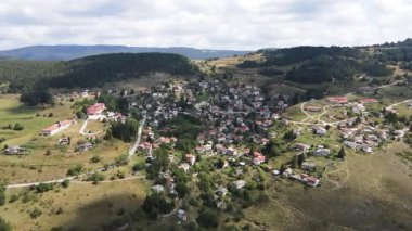 Bulgaristan 'ın Filibe Bölgesi, Otantik 19. yüzyıl evleriyle Lilkovo Köyü' nün inanılmaz manzarası