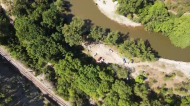 Bulgaristan 'ın Kresna Vadisi' nden geçen Struma Nehri 'nin havadan görüntüsü